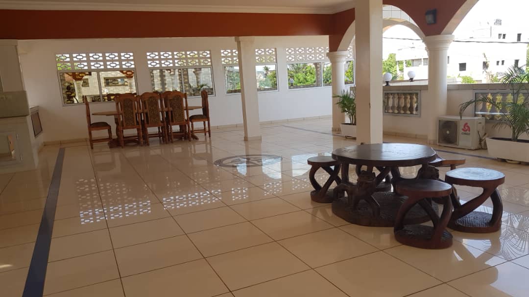 Villa duplex meublée 8 chambres en vente à Kégué kpatcha – 400 millions FCFA