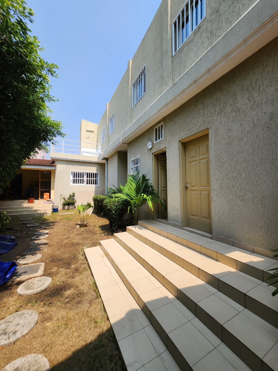 Villa duplex 6 chambres en vente à Baguida – 200 millions FCFA