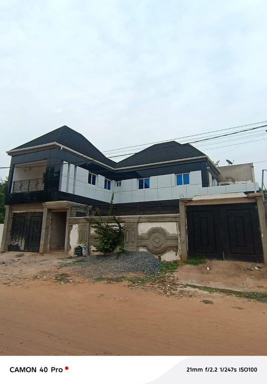 Villa duplex 9 chambres en vente à Adidogomé – 120 millions FCFA