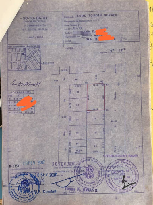 Terrain de 900 m² en vente en bordure de goudron à Wuiti – 180 millions FCFA