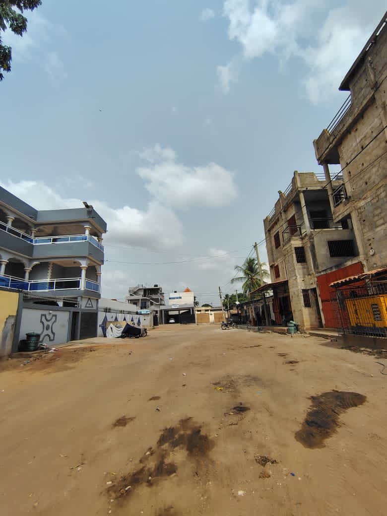 Lot avec construction de 4 chambres à vendre à Agbalepedo – 55.000.000 FCFA