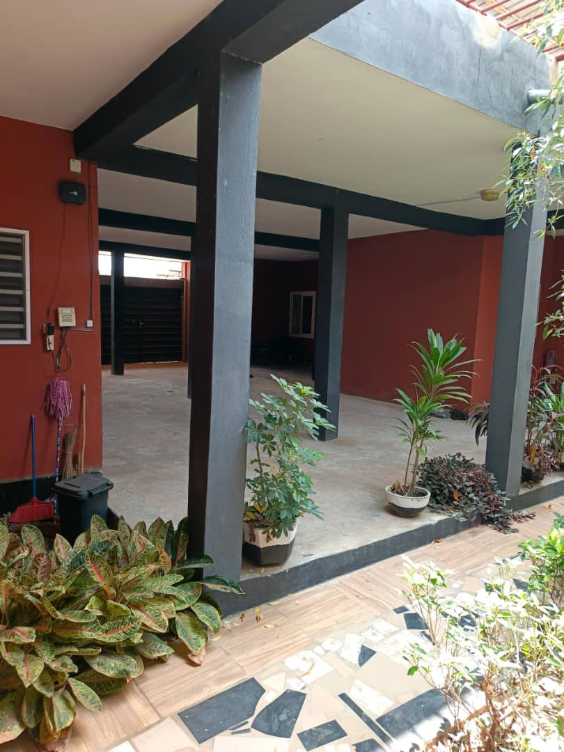 Maison en vente à Agoè Léo2000 – 95 millions FCFA