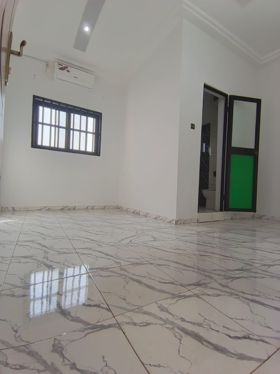 Villa à louer à Zanguera – 150000 FCFA