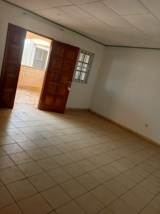 Villa 3 chambres en vente et location à Djidjolé – 27 millions FCFA