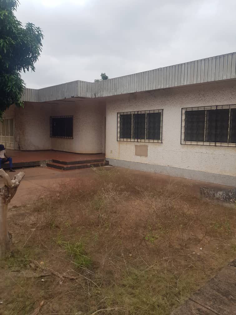 Villa 4 chambres à vendre à Caisse – 350 millions FCFA
