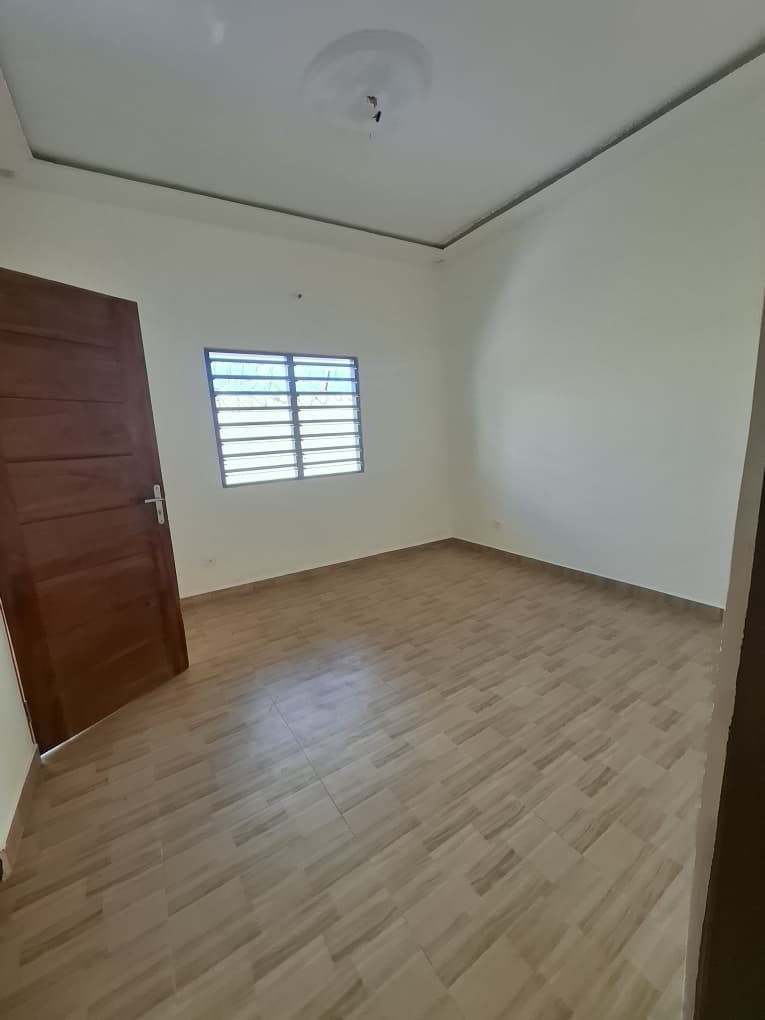Appartement chambre salon en location à Agoè Amadenta – 50 000 FCFA
