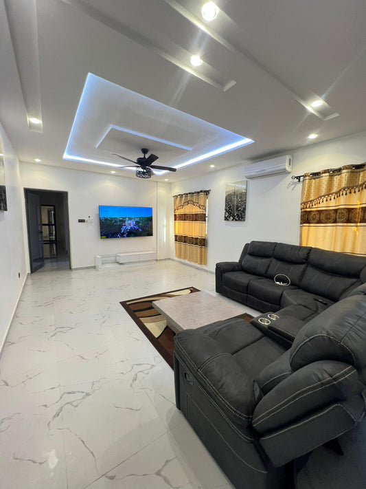 Appartement meublé haut standing de chambre salon à louer à Zanguera – 200000 FCFA par mois