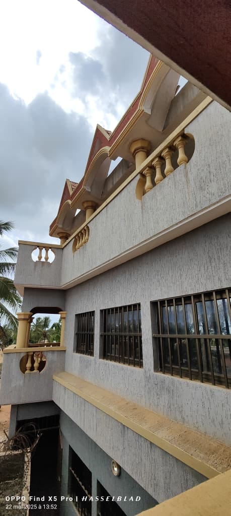 Villa duplex 9 chambres à vendre à Assigomé – 75 millions FCFA