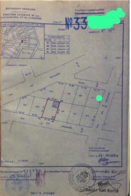 Terrain d'un demi-lot clôturé à vendre à Hédzranawoé – 40 millions FCFA