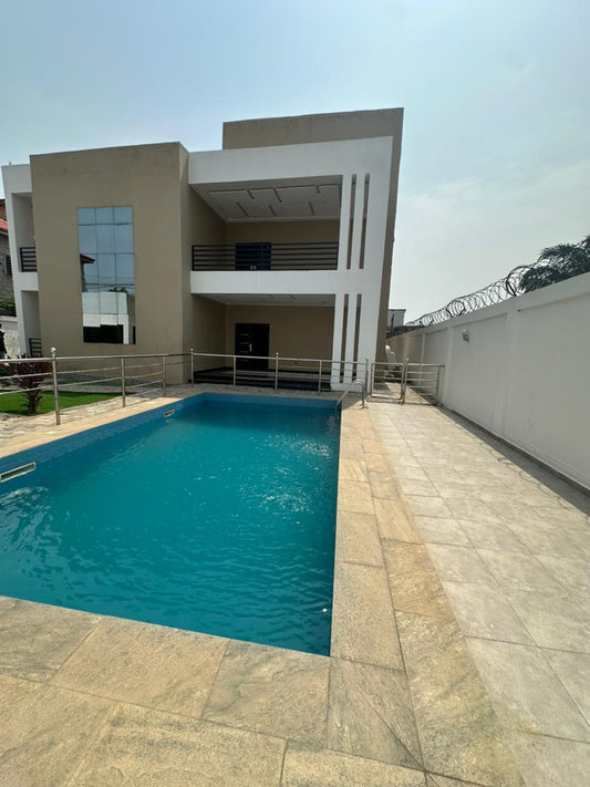 Villa 4 chambres avec piscine à vendre à Kpogan Agodékè – 200 millions FCFA