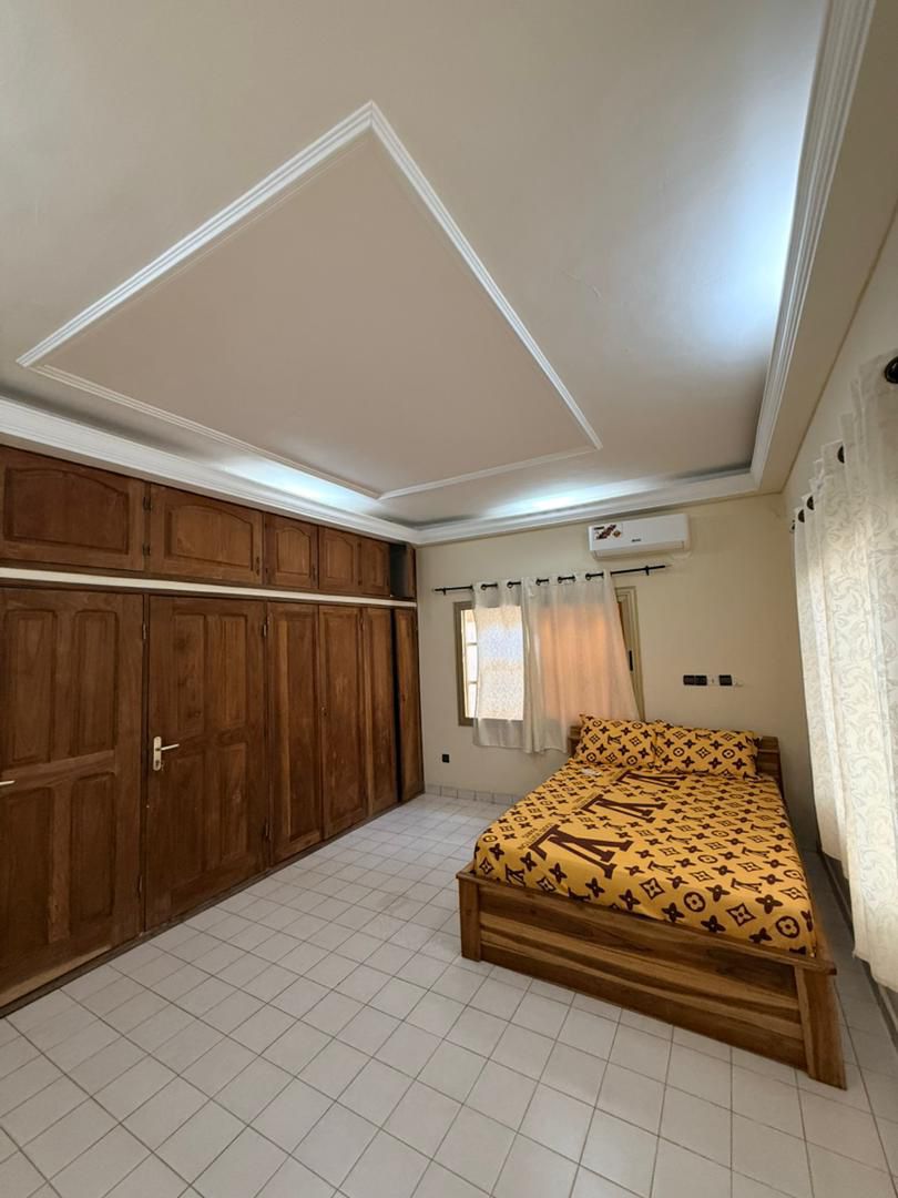 Villa meublée 3 chambres salon en location à Tokoin Soted – 1 000 000 FCFA/mois