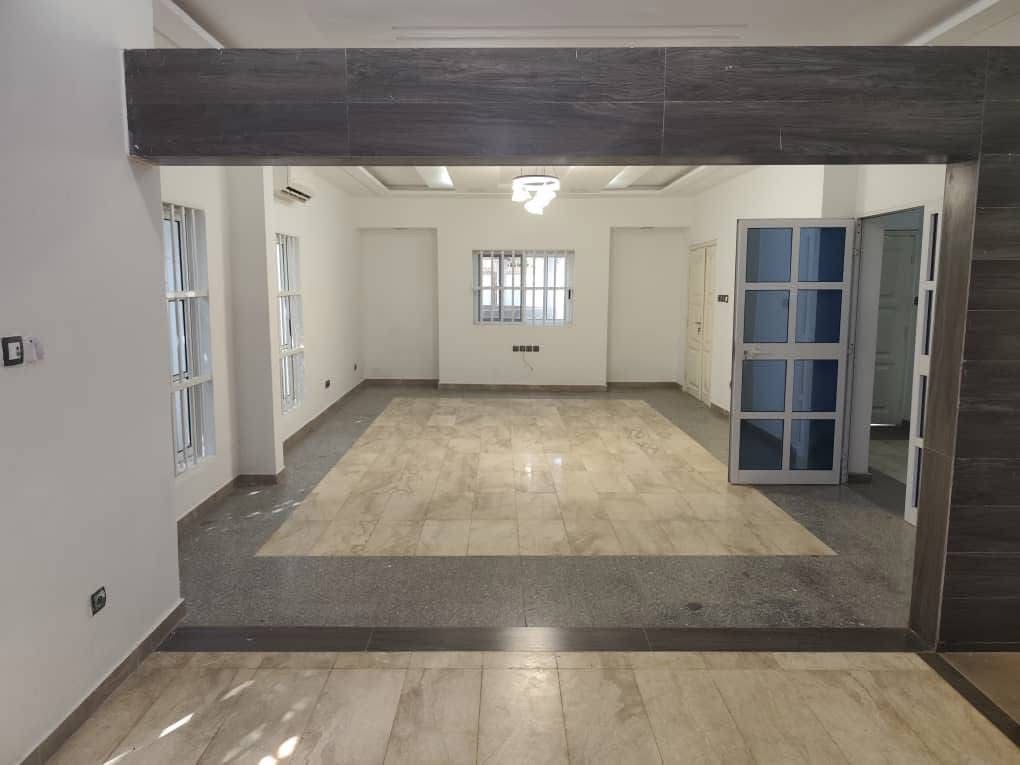 UNE VILLA À VENDRE À AGOÈ ASSIYÉYÉ