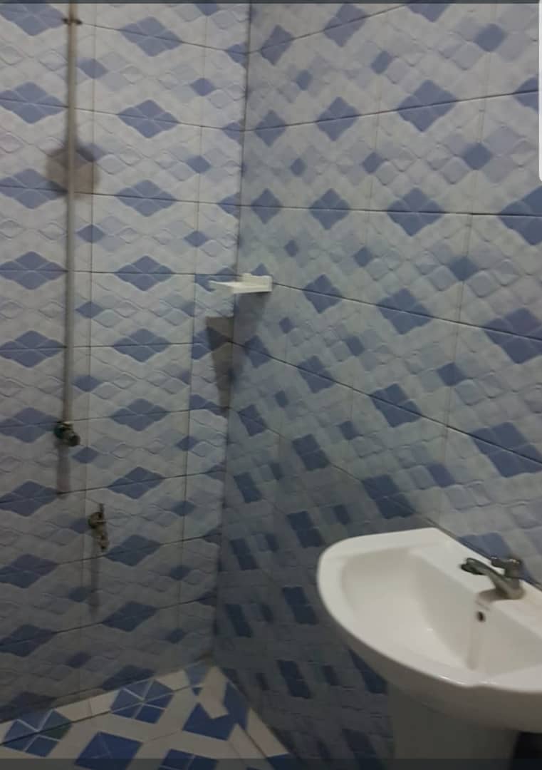 Maison de location à vendre en angle de rue à Zanguéra – 55 millions FCFA