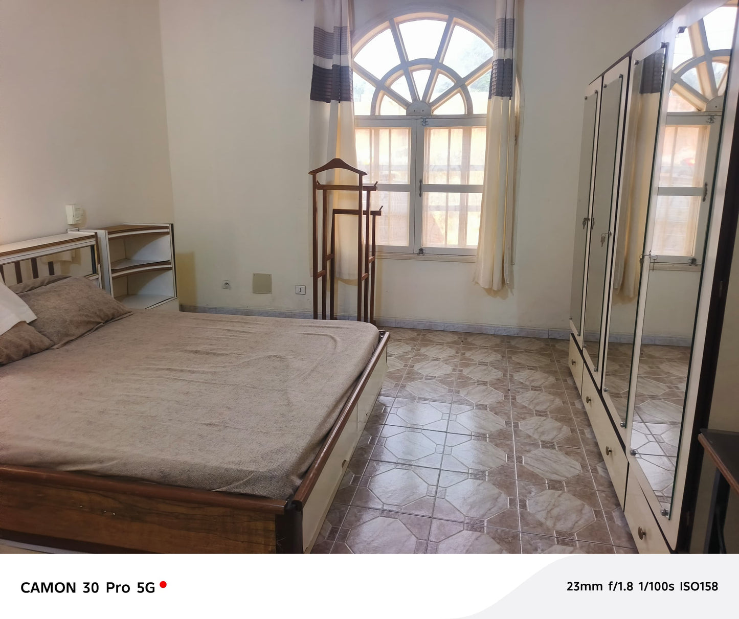 Villa 4 chambres sur 597 m² en vente en angle de rue à Avenou Factory – 180 millions FCFA