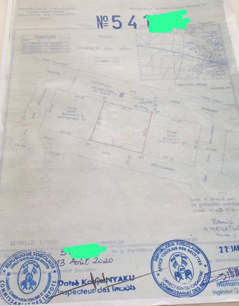 Terrain de 4 lots en vente bordure de goudron à Aképédo – 28 millions FCFA le lot