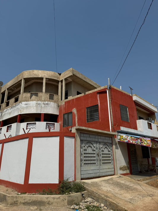 Immeuble R+2 en vente en angle de rue à Adidogomé Gbomamé – 80 millions FCFA