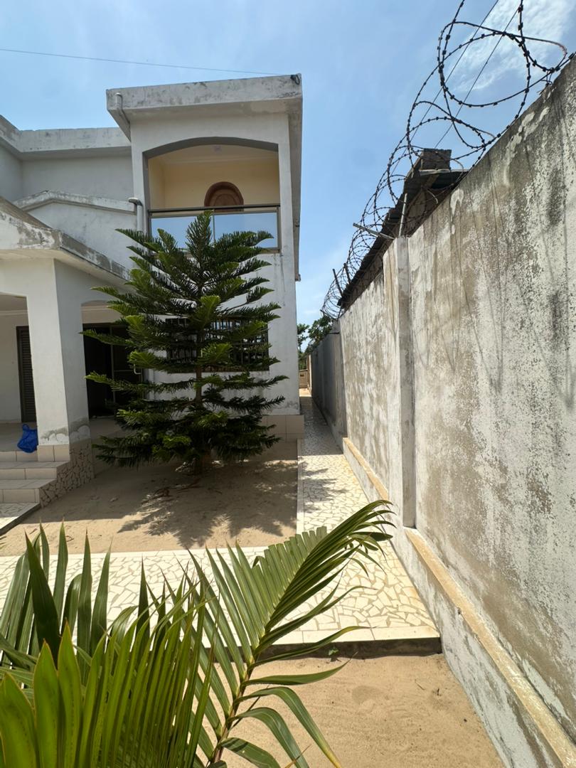 Villa 6 chambres en vente à Baguida - Avépozo – 125 millions FCFA