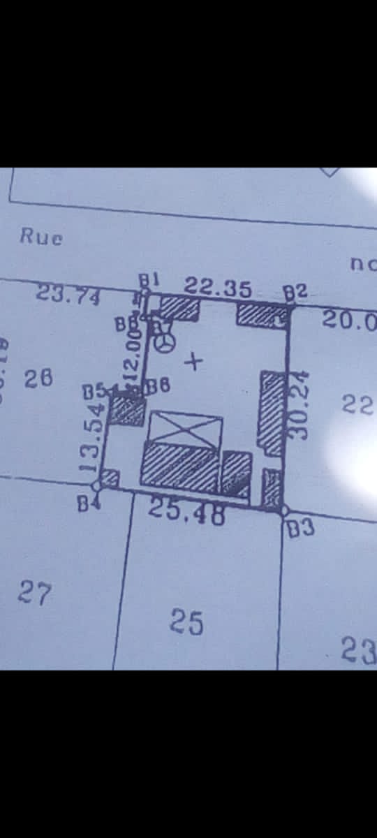 Terrain de 700 m² en vente à Klikamé Attikoumé, près de l'église catholique – 60 millions FCFA