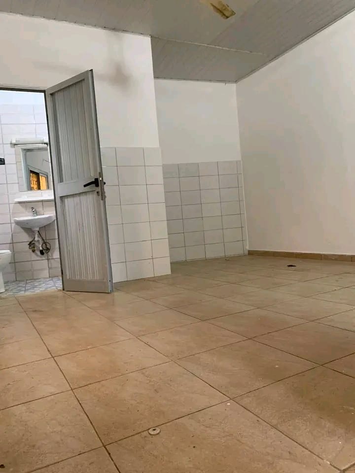 Mini villa sur lot plein de 600 m² à vendre à SEGBE – 35 millions FCFA