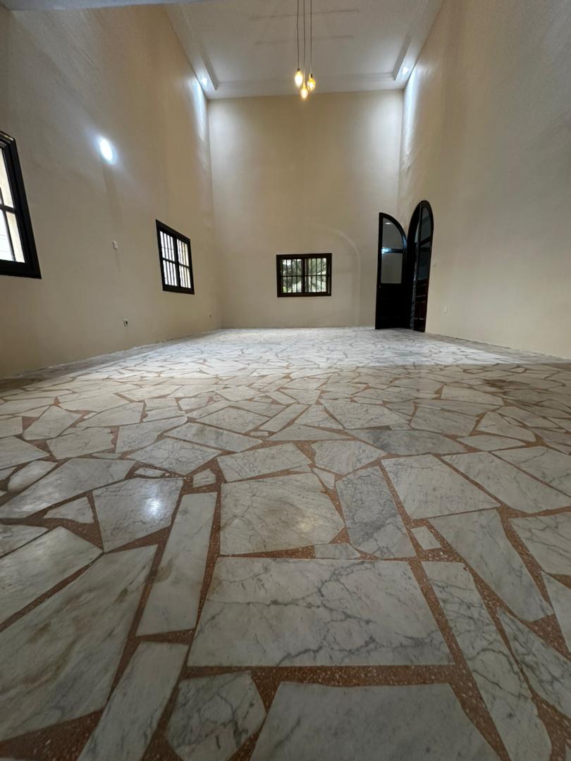 Appartement 2 chambres à louer à Lomégan cour lumière – 150 000 FCFA