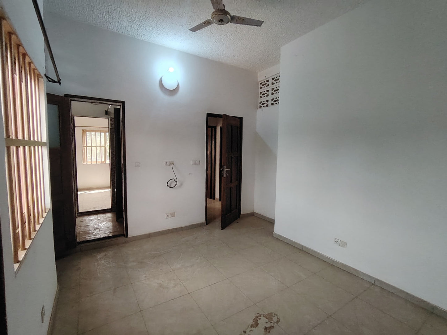 2 appartements 3 chambres salon à louer à Zanguera – 75 000 FCFA