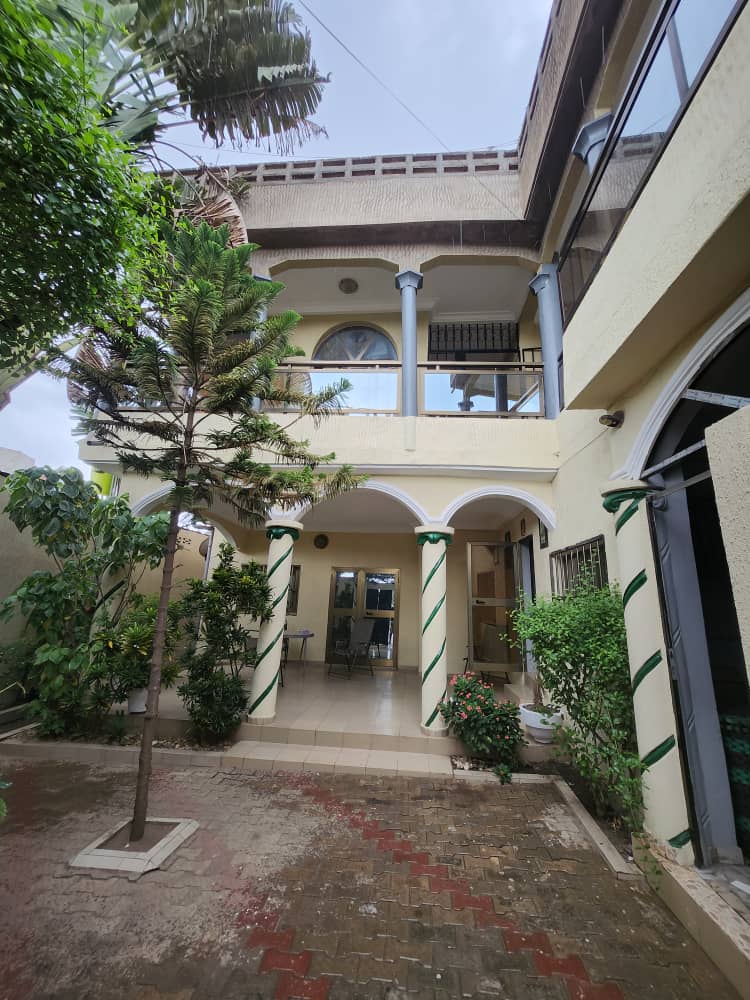 Maison duplex 6 chambres en vente à Avédji, Lomé – 165 000 000 FCFA