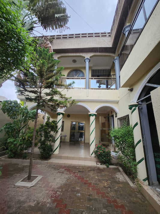 Maison duplex 6 chambres en vente à Avédji, Lomé – 165 000 000 FCFA