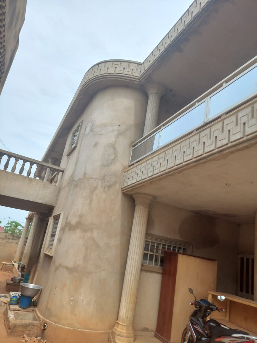 Grande maison duplex en vente à Adidoadin proche des pavés – 189 millions FCFA