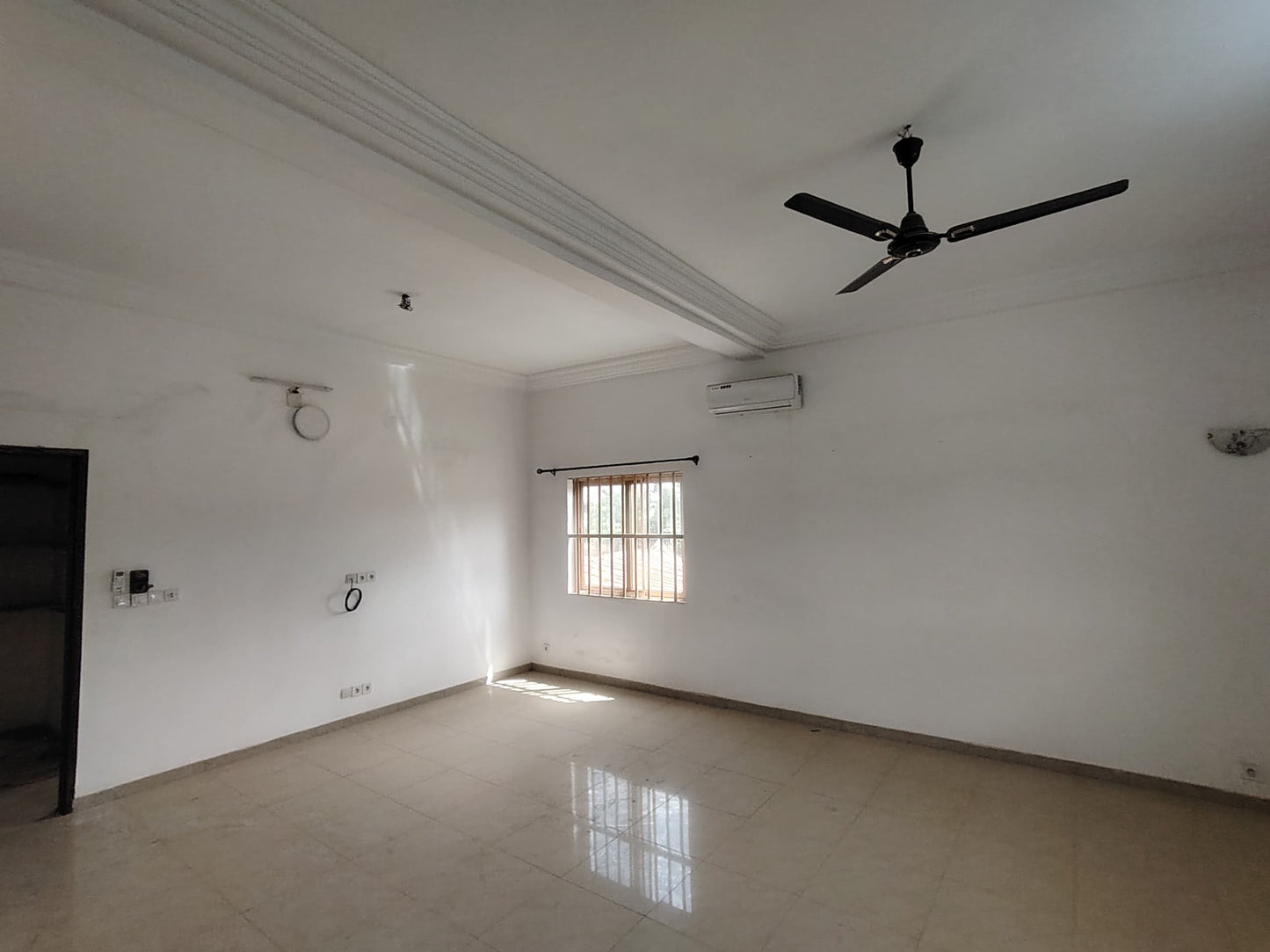 2 appartements 3 chambres salon à louer à Zanguera – 75 000 FCFA