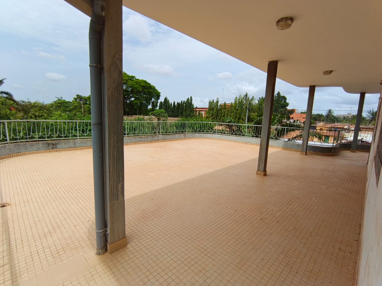 Villa 6 chambres en vente à Agoè Assiyéyé – 110 millions FCFA