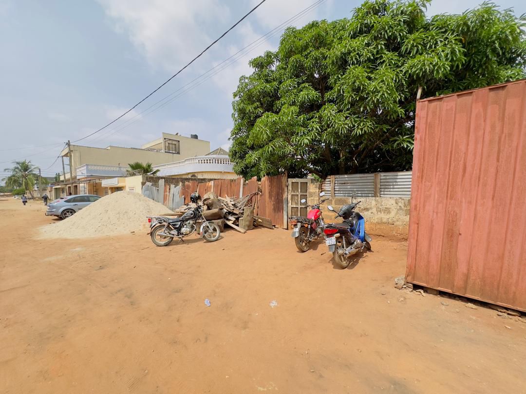 Terrain demi lot en vente à Kegué – 30 millions FCFA