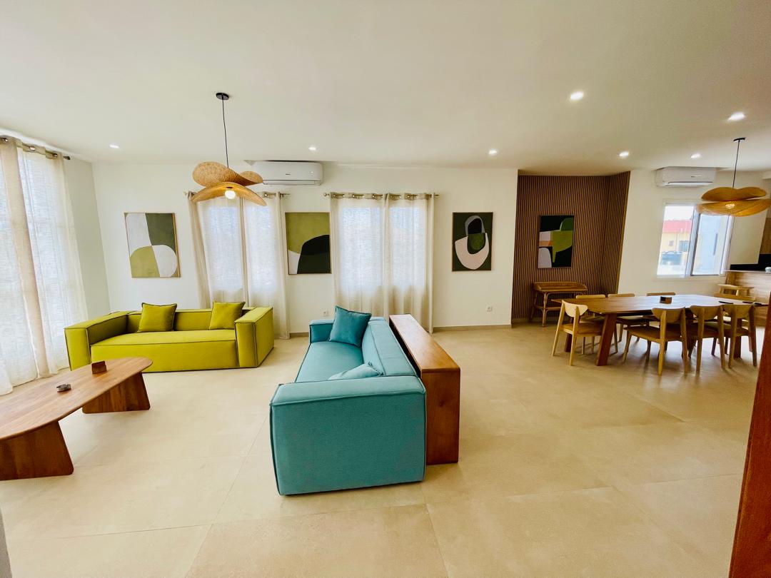 Villa meublée 3 chambres avec piscine à louer à Adidogomé Carrefour AÏSED – 1 200 000 FCFA