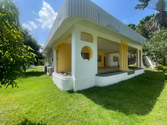 À LOUER – Villa 10 pièces avec piscine sur 900 m² à La Caisse (Résidence du Bénin) | 1.200.000 FCFA/mois