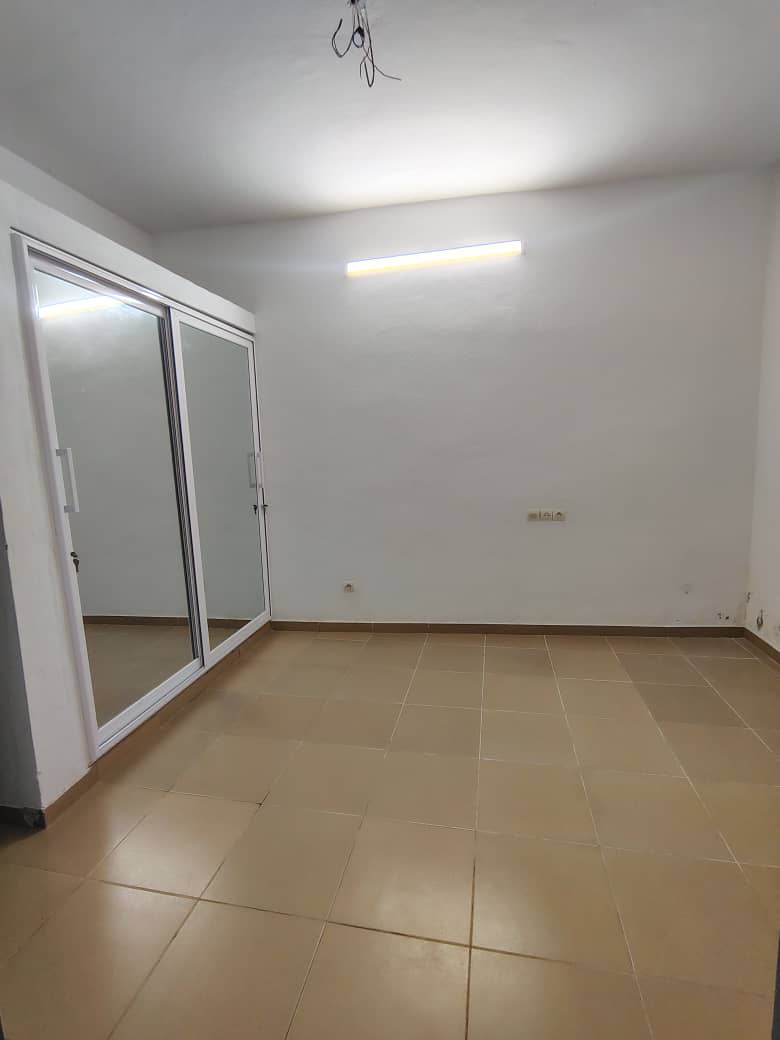 Appartement 3 chambres en location à Carrefour Aïsed – 120000 FCFA