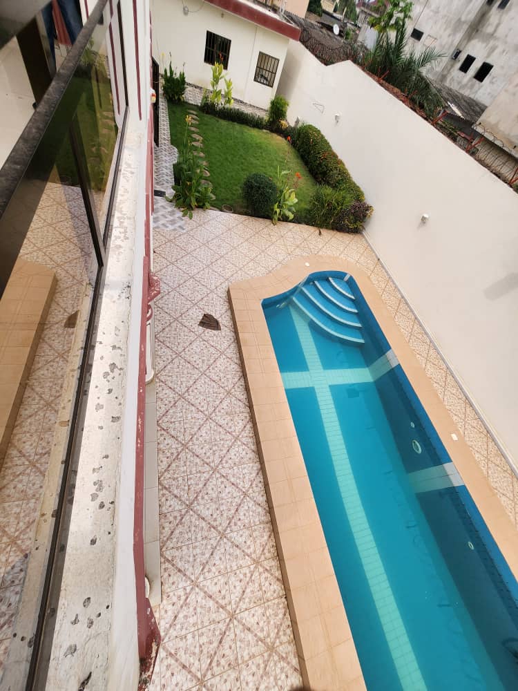 Villa duplex 5 chambres avec piscine à louer à Avenou – 1.200 000 FCFA par mois