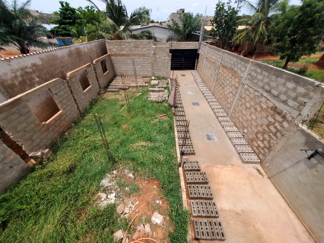 Maison R+2 en vente à Djagblé Abolavé – 30 millions FCFA