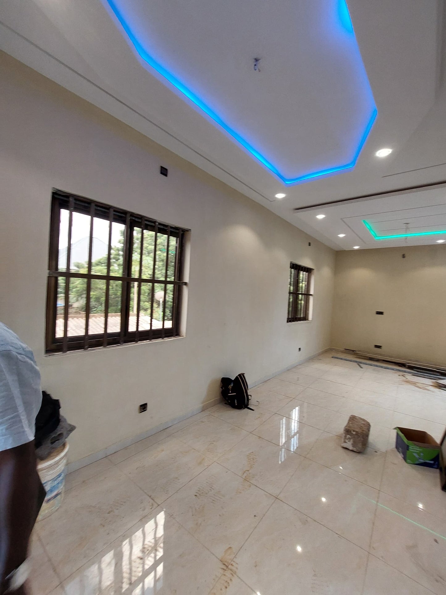 Grande chambre salon en location à Agoé Sogbossito – 70000 FCFA