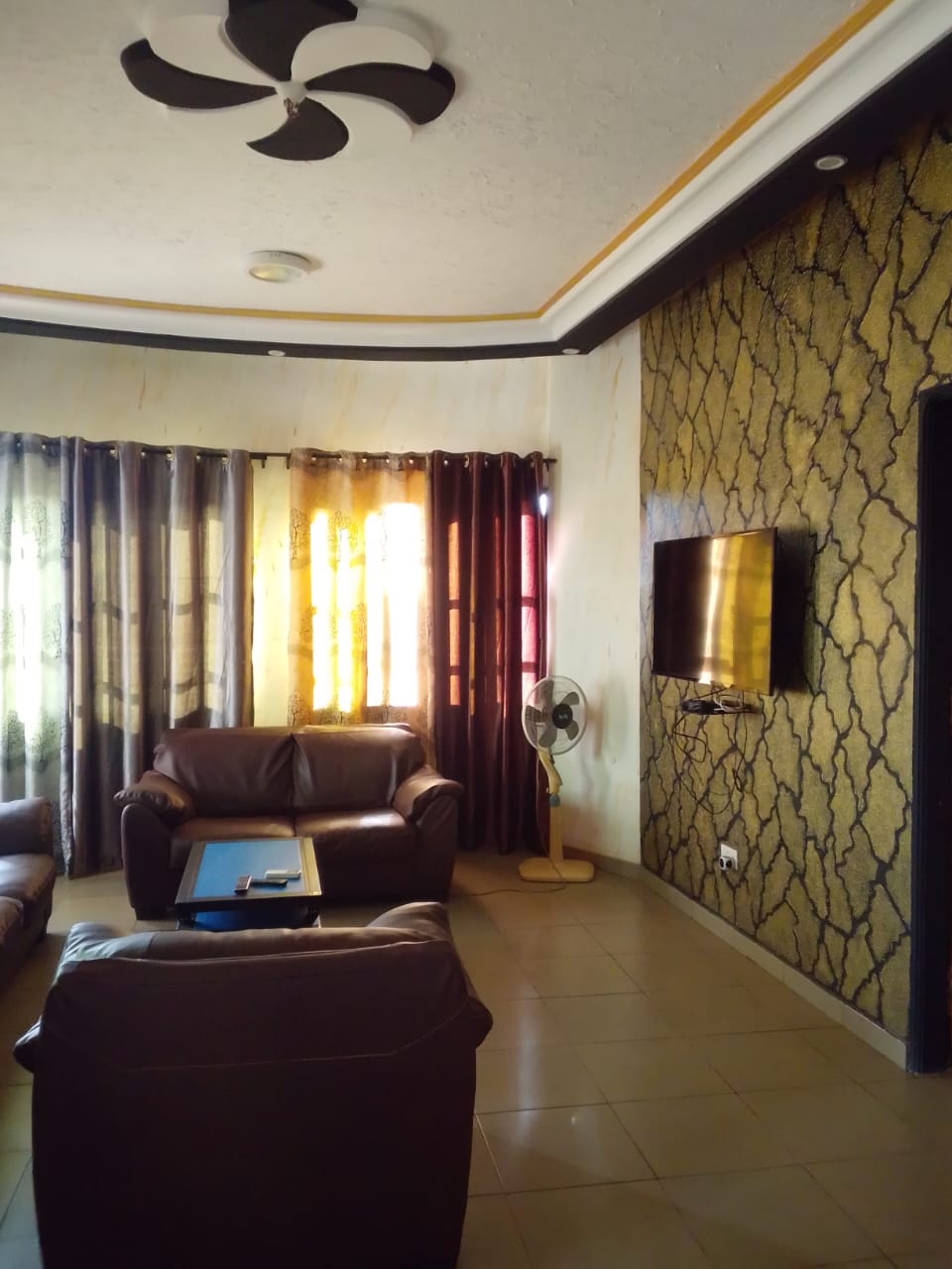 Immeuble commercial R+3 en vente à Agoè Cacaveli – 150 millions FCFA