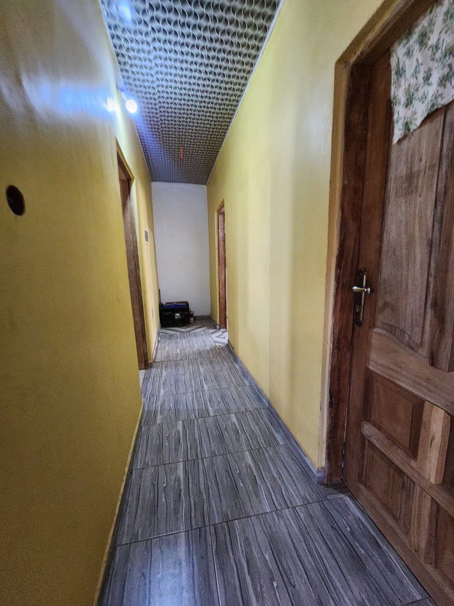 Villa 2 chambres sur quart de lot à vendre à Zanguera Ceet – 18 millions FCFA