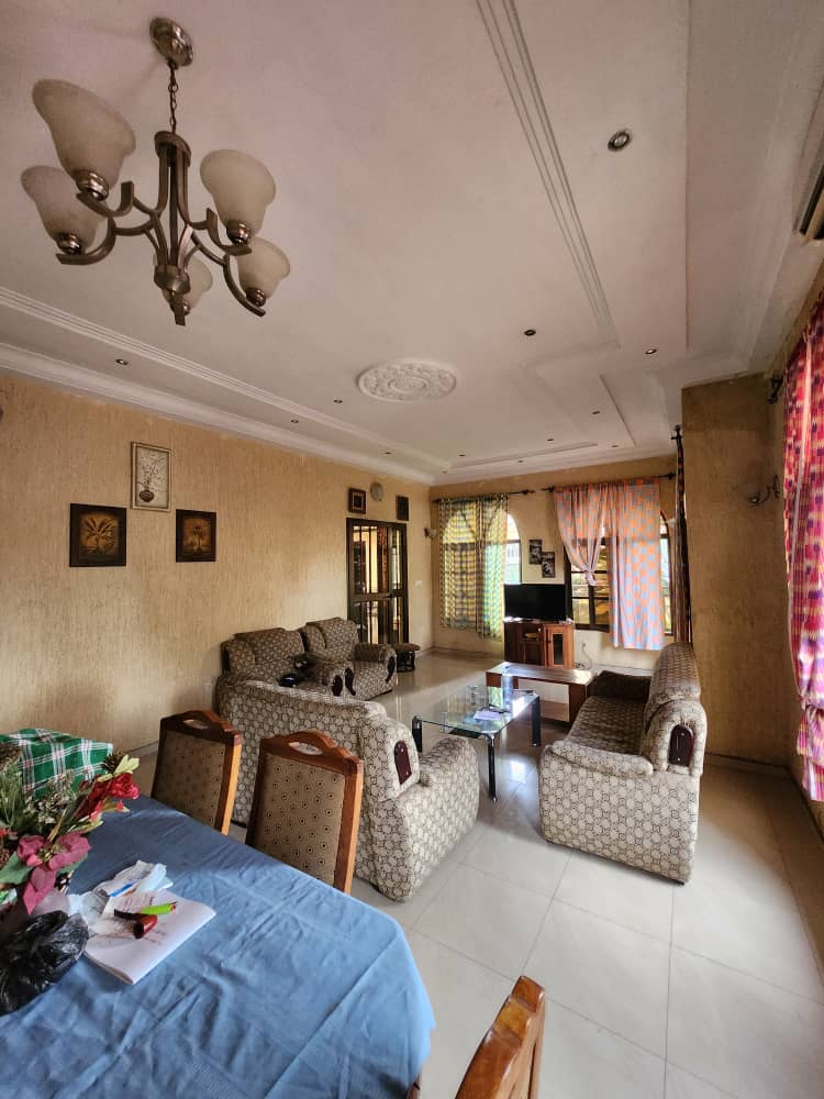 Maison duplex 6 chambres en vente à Avédji, Lomé – 165 000 000 FCFA