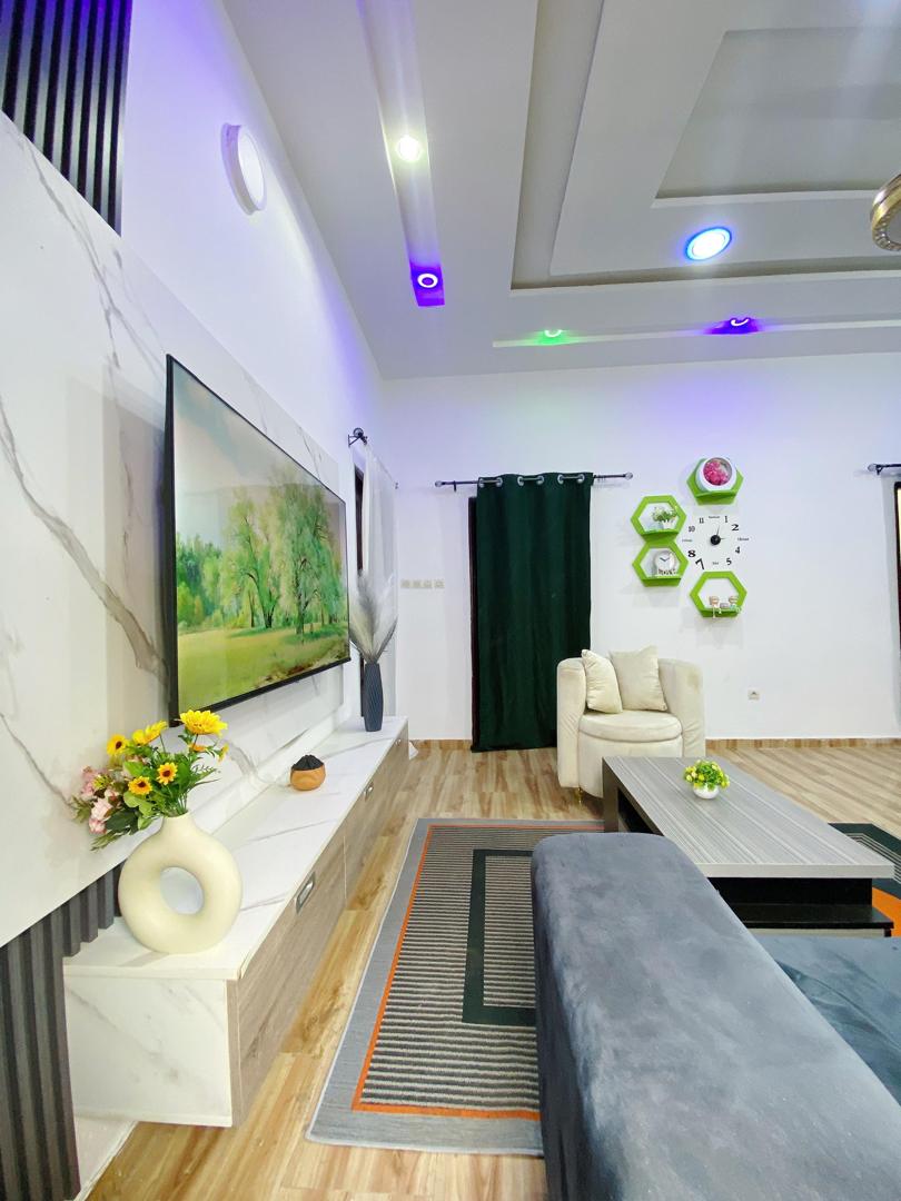Villa meublée de 2 chambres en location à Tokoin Séminaire – 450 000 FCFA