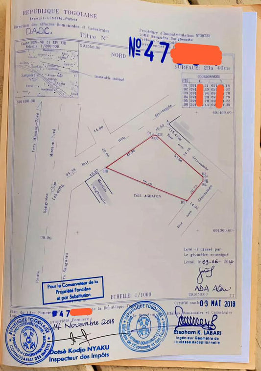 Terrain de 2400 m² en vente en angle de rue à Sanguéra Dangbessito – 27 millions FCFA le lot