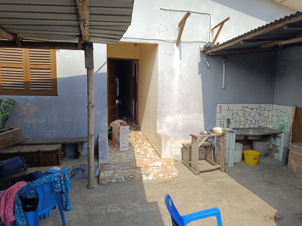 Villa 4 chambres sur demi lot en angle de rue à Kodjoviakopé – 70 millions FCFA