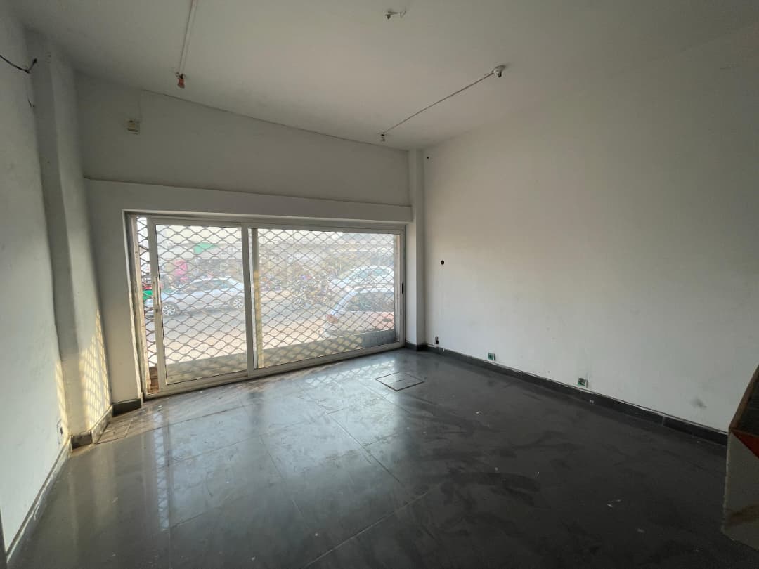 Boutique à vendre ou à louer à Tokoin – 65 Millions FCFA