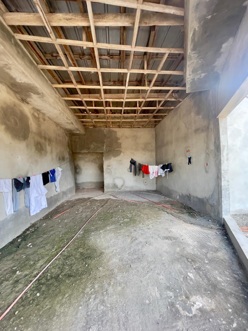 Villa inachevée de 4 chambres en vente à Kpogan dumé lambou – 26 000 000 FCFA