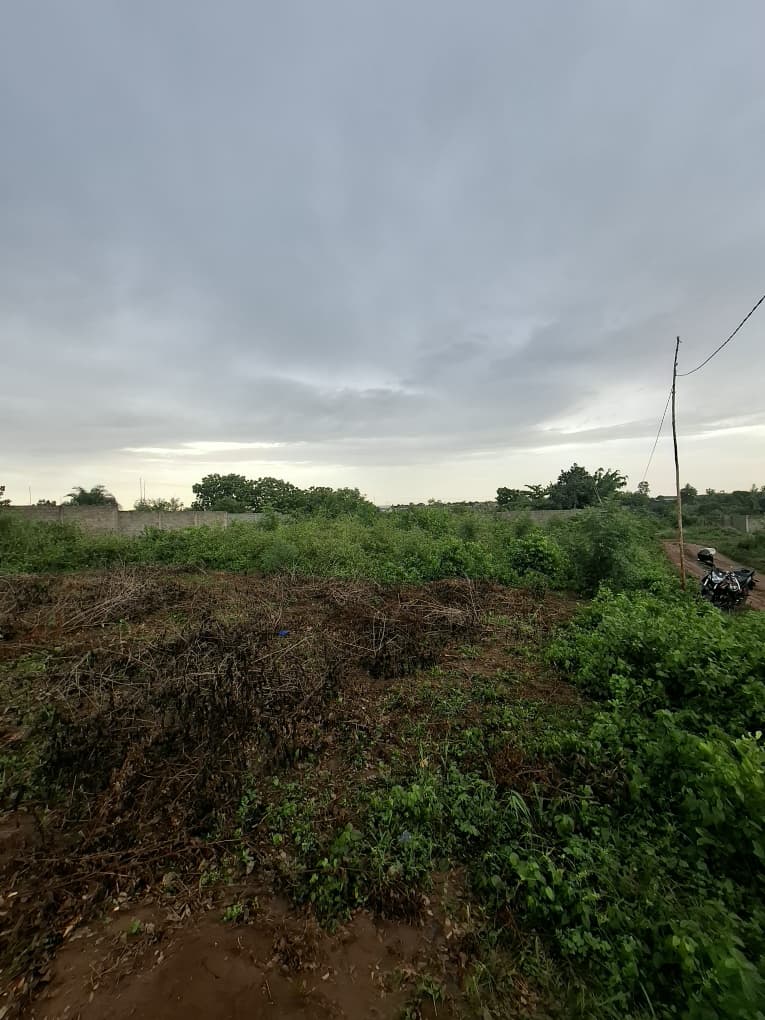 Terrain de 300 m² en vente à Aképé Péage sur la déviation – 6,5 millions FCFA