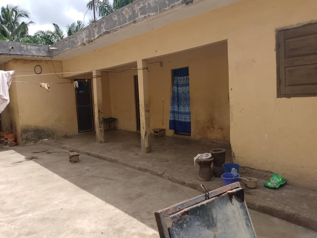 Villa 3 chambres en vente en angles de rues à Kpalimé – 45 millions FCFA