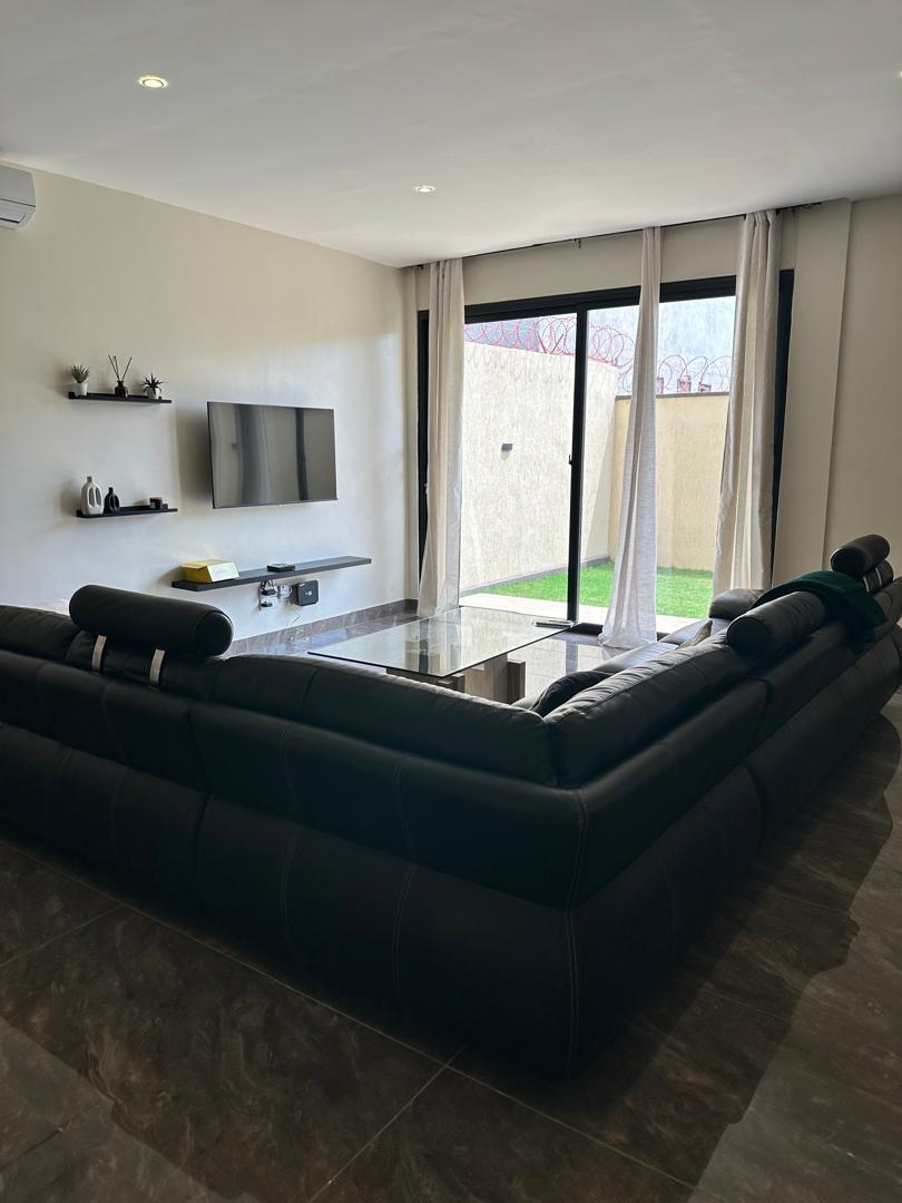 Villa meublée 3 chambres en location à Avepozo – 750 000 FCFA