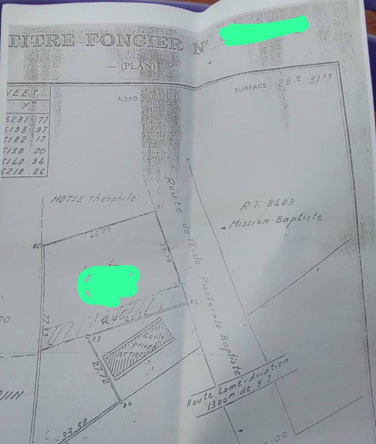 Terrain de 1479 m² en vente en bordure de goudron à Novissi – 330 millions FCFA