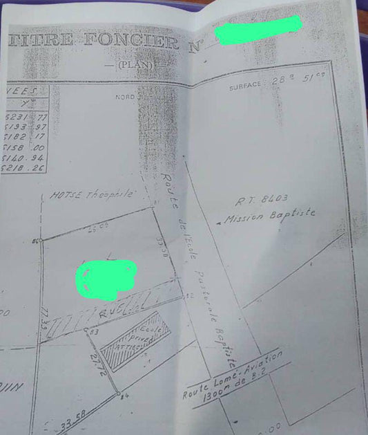 Terrain de 1479 m² en vente en bordure de goudron à Novissi – 330 millions FCFA